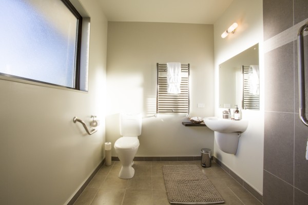 Queen Room Ground floor with Garden View and  Open Tiled Shower Ensuite