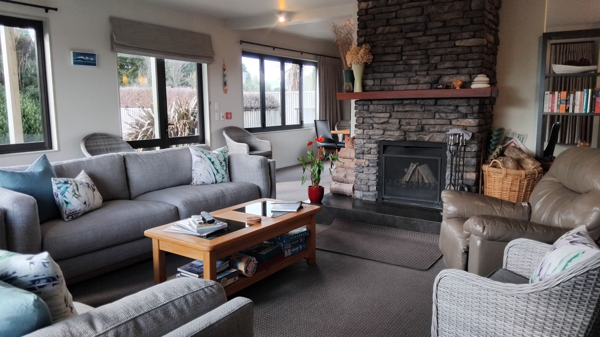 Spacious Lounge & Fireplace